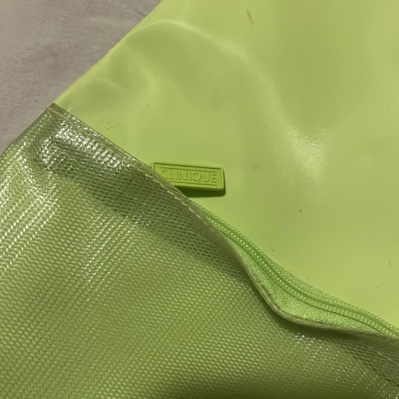 Clinique Green Waterproof Tote - Picture 5 of 5
